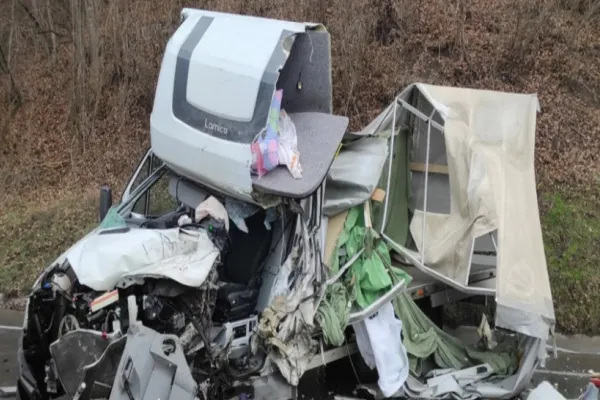FOTO Accident EXTREM de GRAV în judeţul Mureş! Trei persoane, în stare CRITICĂ. Circulația complet BLOCATĂ