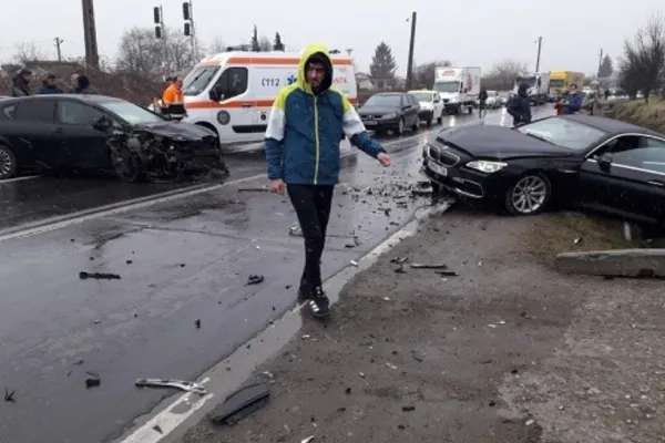 Cinci fotbaliști implicați într-un accident grav chiar înainte de un meci oficial - Care e starea lor