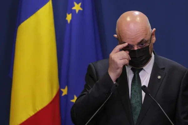 Raed Arafat vine la Realitatea PLUS, de la ora 22. Ce le răspunde contestatarilor care-i solicită DEMISIA