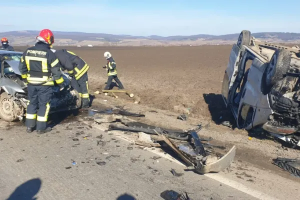 Accident grav, în apropiere de Brașov: microbuz plin cu pasageri, între care 5 copii, SPULBERAT