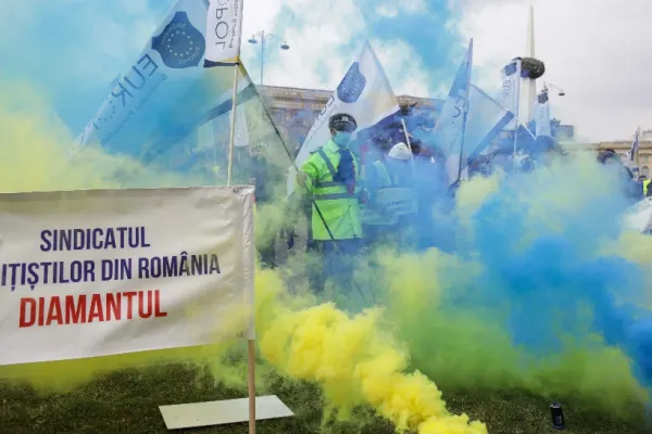 Organizatorii protestului polițiștilor au fost AMENDAȚI cu 6000 de lei - Continuă cercetările pentru aprinderea ilegală a fumigenelor