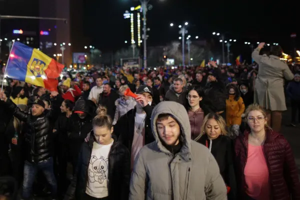 Proteste în mai multe orașe din țară - Manifestanții au scandat împotriva noilor restricții anti-coronavirus. Diana Șoșoacă nu putea să lipsească