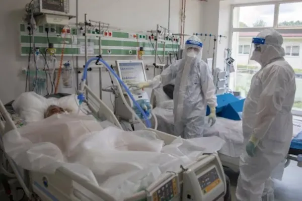 30 de pacienţi infectați cu Covid-19, nevoiți să aștepte în UPU internarea în Spitalul Judeţean din Vâlcea. Care este MOTIVUL