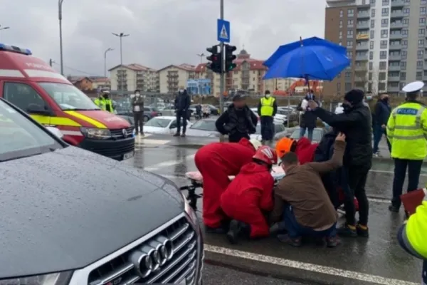 VIDEO Accident grav la Cluj-Napoca, 2 adolescente lovite în plin, pe trecerea de pietoni