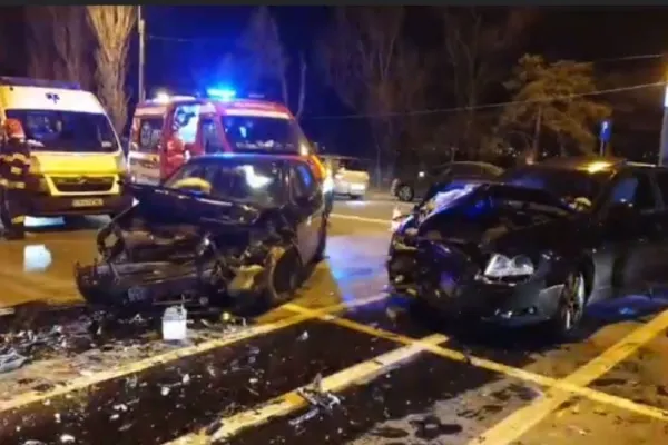 FOTO + VIDEO Accident devastator la Mamaia. Trei oameni au ajuns la spital, a fost chemată descarcerarea