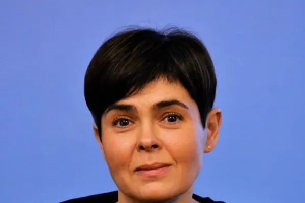 AVERTISMENTUL experților din Sănătate: Valul 3 al pandemiei vine cu o transmisibilitate MAI MARE şi cu un număr CRESCUT de pacienți tineri