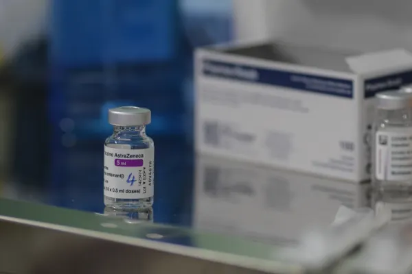 Grupul AstraZeneca a anunţat noi reduceri ale livrărilor vaccinului împotriva COVID-19 - Sunt invocate restricţii la export