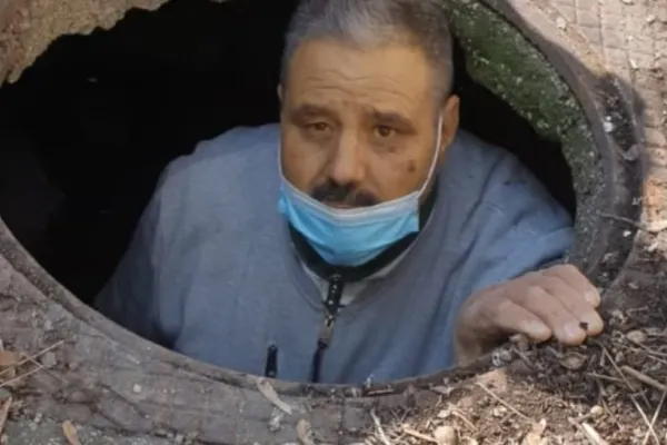 VIDEO - Evadare ca în filme, în această dimineață, la Craiova - Un deținut condamnat pentru omor a ieșit pe geam, cu ajutorul unui cearșaf - Unde l-au găsit polițiștii