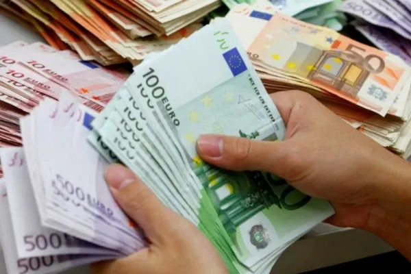 Banca Mondială: România a ieșit din grupul țărilor cu venituri mari. Românii câștigă mai puțin