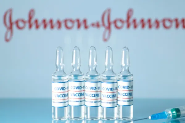 Ministerul Sănătății, despre vaccinul Johnson&Johnson: „Din 19.630 de persoane vaccinate, 116 au dezvoltat simptome de COVID-19”