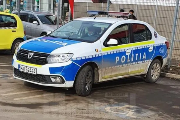 FOTO Polițiști amendați după ce au parcat pe un loc pentru persoane cu dizabilități