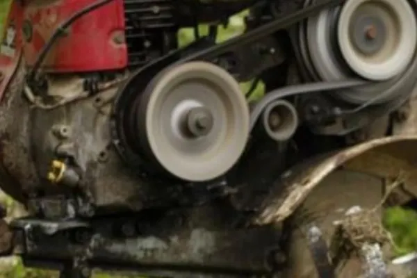 Accident CUMPLIT lângă Orăștie - un bărbat a murit ZDROBIT de un utilaj în timp ce lucra pe câmp