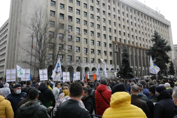 Proteste pe bandă rulantă. Angajații din transporturi au ieșit din nou în stradă