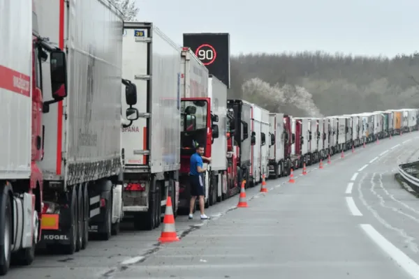 Protest spontan al transportatorilor din toată țara: oamenii reproșează Guvernului că refuză să discute probleme importante