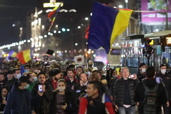 14 persoane reținute după protestele violente din București - Ce acuzații se aduc