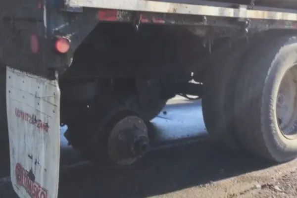 Accident bizar. Femeie rănită după ce a fost lovită de o roată desprinsă de la un camion