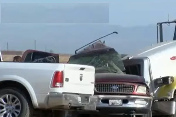 VIDEO Accident îngrozitor în California, 15 oameni, înghesuiți într-un SUV de 8 locuri, au murit