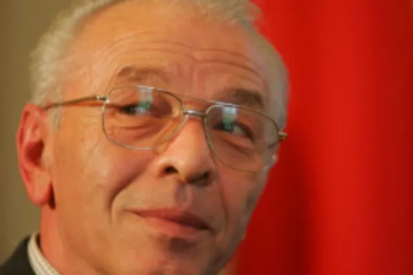 EXCLUSIV Un fost premier CRICTICĂ DUR actuala guvernare: "Fără ajutorul copiilor, bătrânii ar fi muritori de foame"
