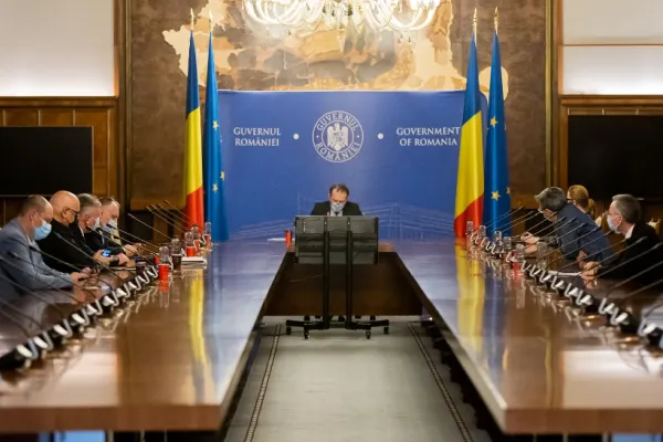 Decizii CRUCIALE în contextul crizei de COVID, în ședința de Guvern de astăzi. Miniștrii USR-Plus ar putea să LIPSEASCĂ de la discuții