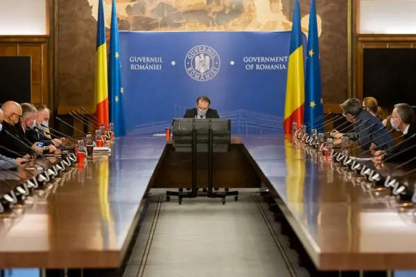 Zi DECISIVĂ pentru Coaliția de guvernare: Care sunt MIZELE și ce se discută în SPATELE ușilor închise