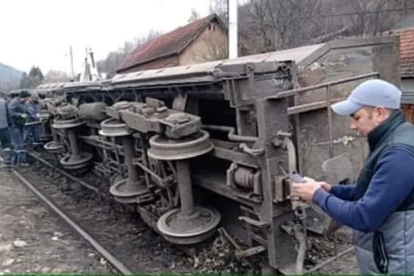 Accident feroviar, în Valea Jiului: un marfar încărcat cu cărbune a deraiat: "Hoții sunt de vină!"