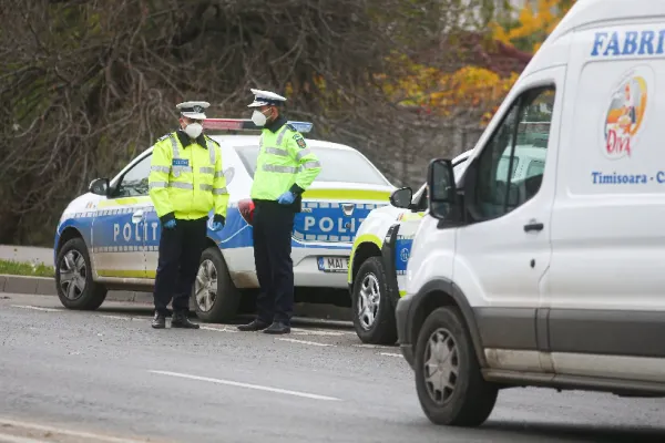 "Fabrică" de permise în județul Iași! Ce au descoperit polițiștii la un simplu control în trafic: Prețul unui document FALS