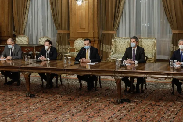 Criza de la guvernare. În plin scandal, Iohannis cheamă la raport liderii din coaliție. PNL nu participă
