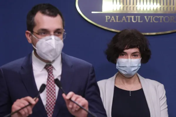 Premierul Cîțu i-a demis pe Vlad Voiculescu și Andreea Moldovan. Cine asigură interimatul la Ministerul Sănătății
