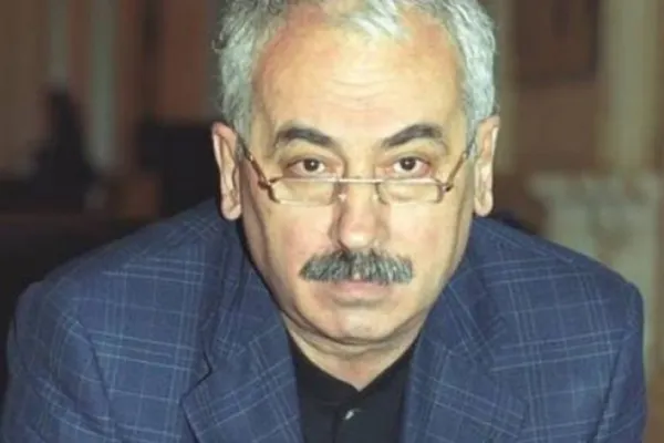 VIDEO Culisele statului paralel | Premierul Radu Vasile, o glumă în loc de reformă. Cum a netezit guvernul său drumul spre NATO și UE