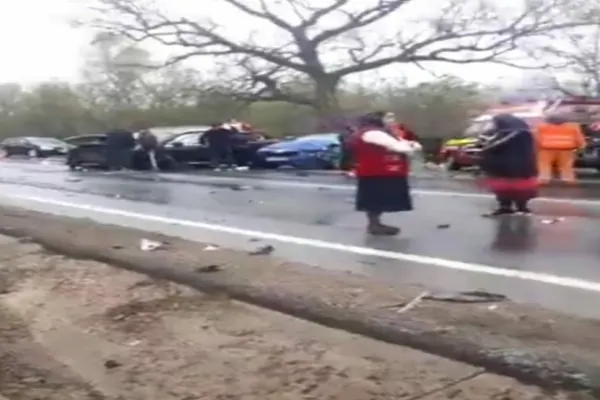 VIDEO Accident grav pe DN 24 Tecuci- Bârlad: 5 persoane, transportate de urgență la spital