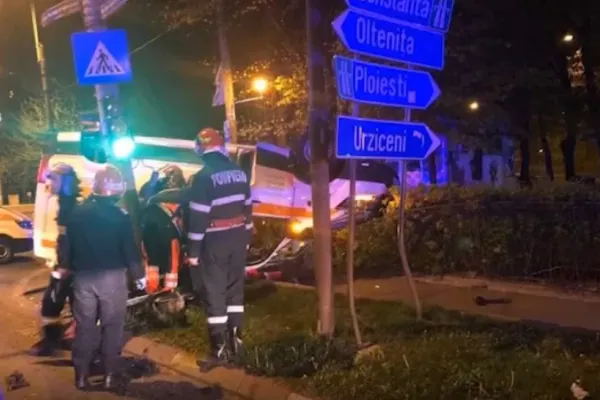 VIDEO Accidente în serie, în Capitală: ambulanță răsturnată, asistentă beată la volan - 11 răniți