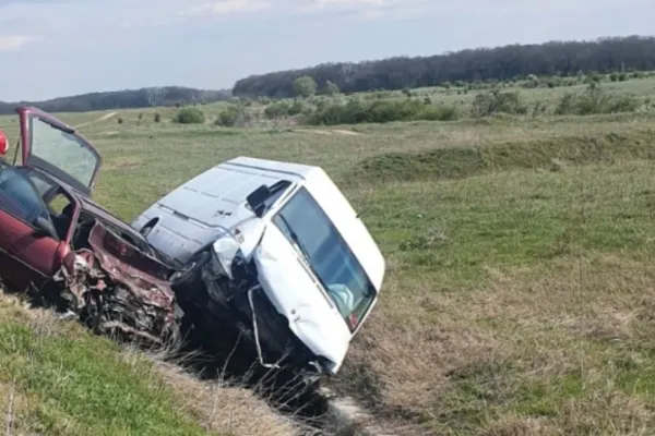 Accident grav în Teleorman între un autoturism și o dubă: Două persoane au ajuns la spital - FOTO