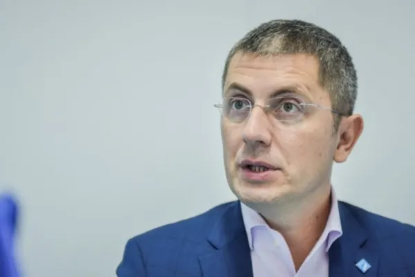 Dan Barna: „Cei de la AUR sunt cultivaţi şi antrenaţi la vestiarele PSD”