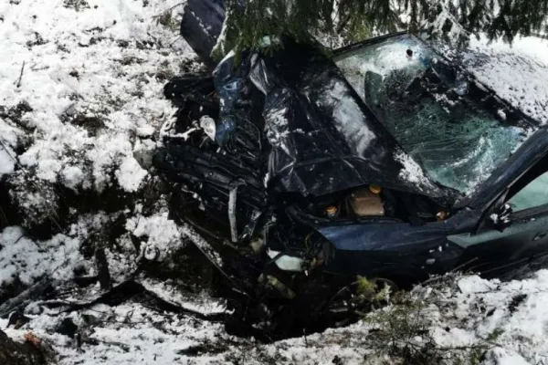 Accident grav, în Apuseni: un bărbat a murit, după ce s-a izbit cu mașina de un copac
