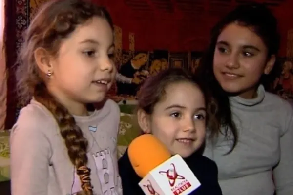 Realitatea de lângă tine. Familia care locuiește într-o casă de 10 mp. Povestea Florinei, mamă singură cu 3 fetițe