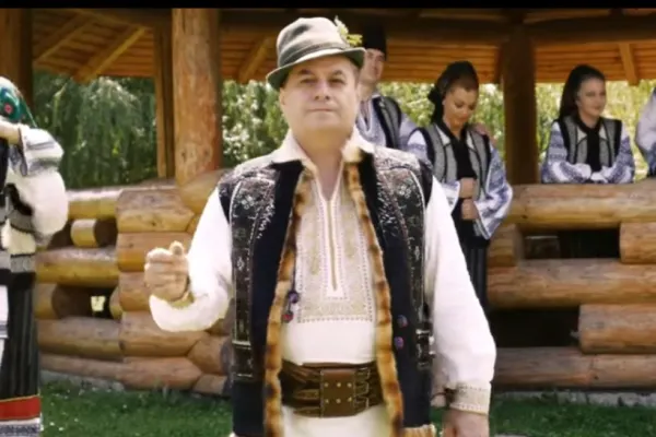 Cântăreţ popular, în stare gravă la Terapie Intensivă. Focar de COVID-19 la ansamblul folcloric