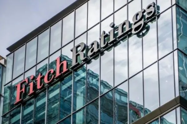 Fitch avertizează: Criza politică prelungită ar putea duce la scăderea ratingului de țară și ar putea întârzia aprobarea PNRR