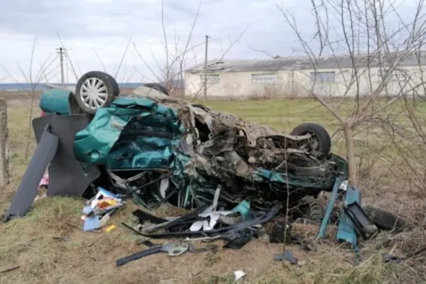 Accident grav, în jud. Iași: un mort și 2 răniți. Un copil, proiectat prin parbriz