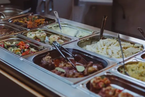 ADIO, prețuri de cantină la Parlament! Aleșii vor scoate mai mulți bani din buzunar la restaurantul din Casa Poporului