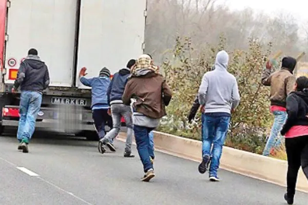 Numărul migranţilor care au ajuns în Italia s-a DUBLAT într-un an - Cifrele sunt ALARMANTE. Ce spun autoritățile