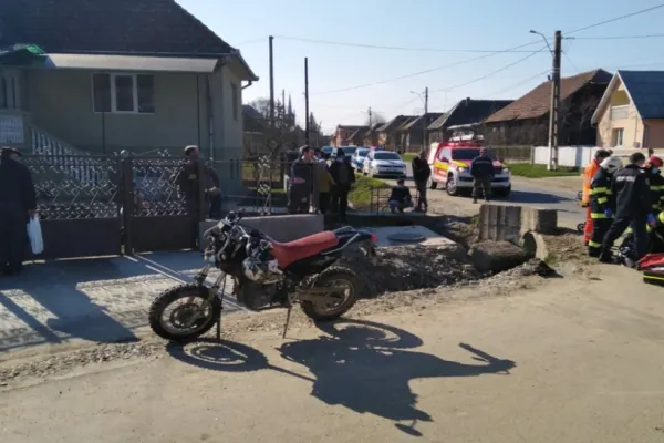 FOTO | Grav accident în judeţul Cluj! Un bărbat a murit după ce intrat cu motocicleta într-un cap de pod