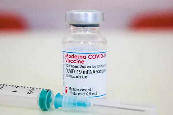 Vești bune de la Ministerul Sănătății! Marţi vor fi deschise încă 12 cabinete pentru vaccinarea cu serul Moderna