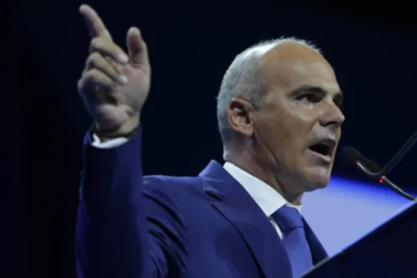 Majorarea PENSIILOR | Rareș Bogdan: „Cei cu venituri sub 2.000 de lei trebuie să primească un sprijin suplimentar”