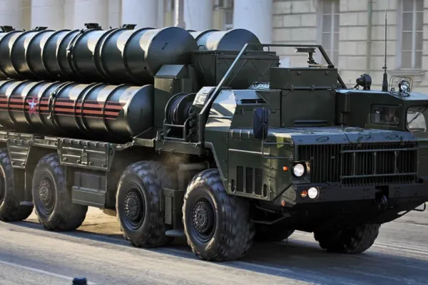 Semnal de alarmă în apropierea graniței României, Rusia ar putea aduce arme nucleare în Crimeea