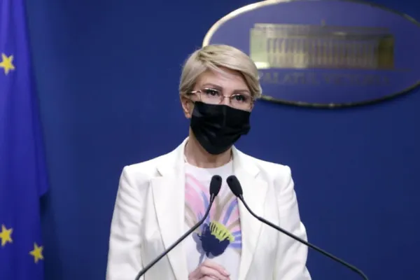 Raluca Turcan: „Vrem ca pensiile să NU mai fie la mâna politicienilor”