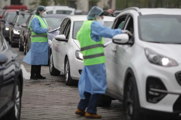 Nicușor Dan, anunț pentru cei care se vaccinează anti-COVID-19 din mașină - Bonusuri de 1 iunie, de la Primăria Capitalei