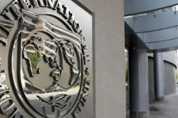 FMI recomandă României să majoreze TVA, accize, două cote de impozit pe venit, de 15% și 25%, și reducerea sau eliminarea contribuției la sănătate