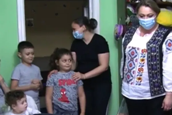 VIDEO Telespectatorii Realitatea, alături de familia Mocanu: Paște cu lumină pentru 9 copii premianți
