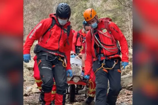Turist accidentat GRAV, în Munții Făgăraș. Salvamontiștii au intervenit prompt