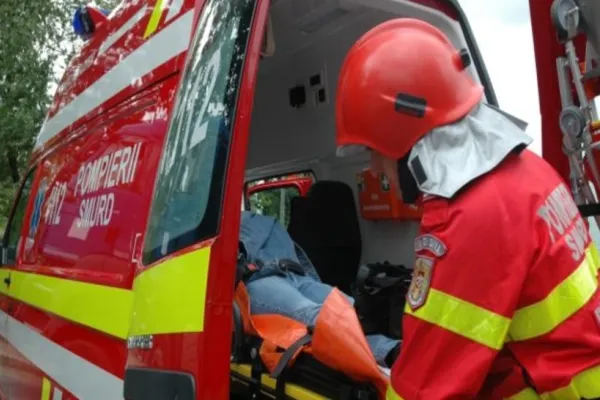 Accident de muncă în județul Constanța: Angajatul unei firme de salubritate, călcat de mașina de gunoi